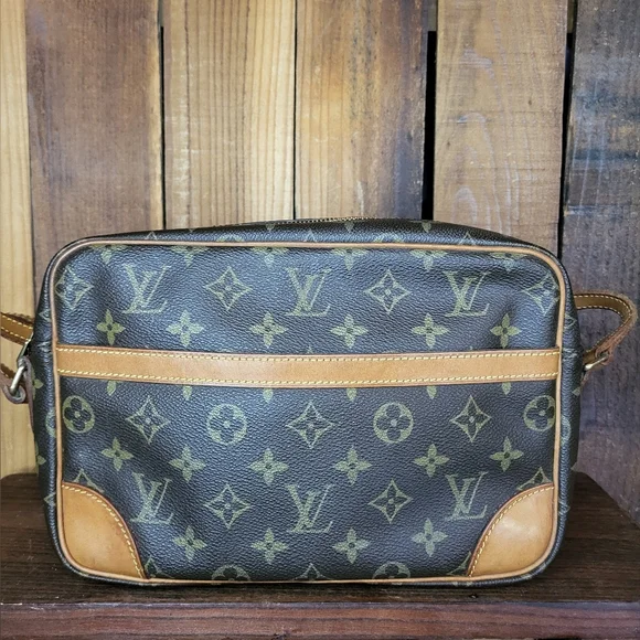 Louis Vuitton Trocadero 27 Monogram Crossbody Bag - Picture 2 of 16